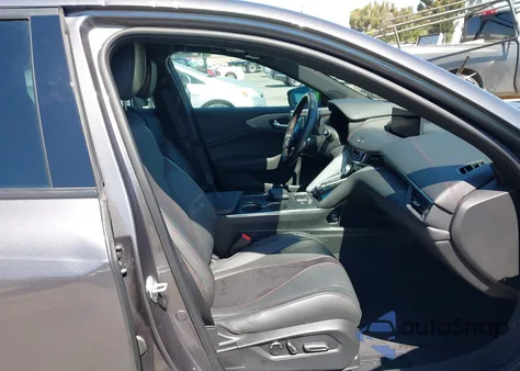 2021 Acura Tlx A-Spec Package z USA, uszkodzony, nr VIN 19UUB5F50MA013019